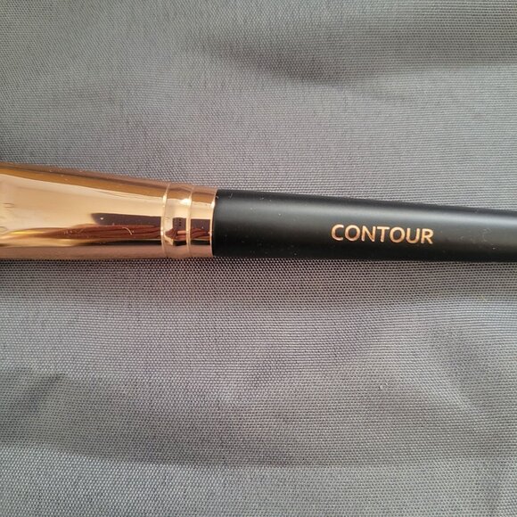 Shaina B Miami Contour Makeup Brush With Soft Bristles & Rose Gold Ferrule - Picture 2 of 5